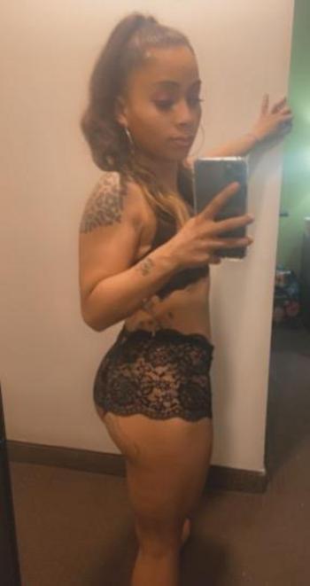 Ari, 21  female escort, Queens