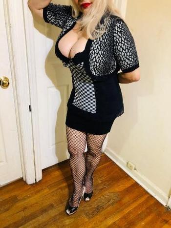 Tania, 51  female escort, Queens