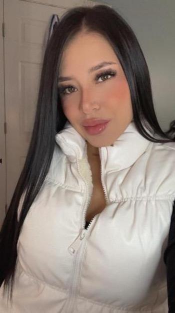 917-535-1327, 22  female escort, Queens