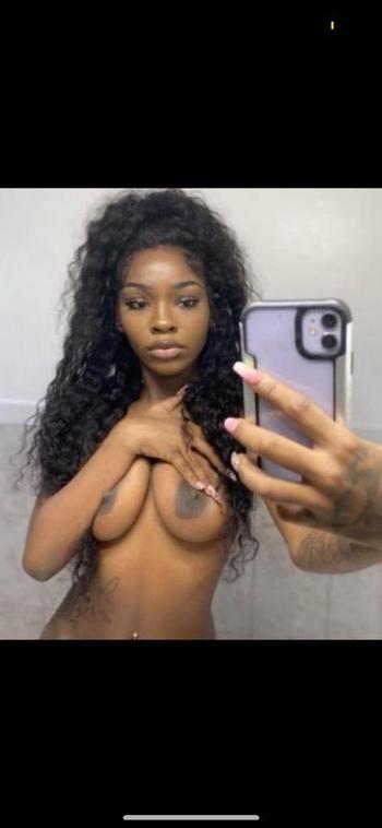 Unique, 24  female escort, Queens