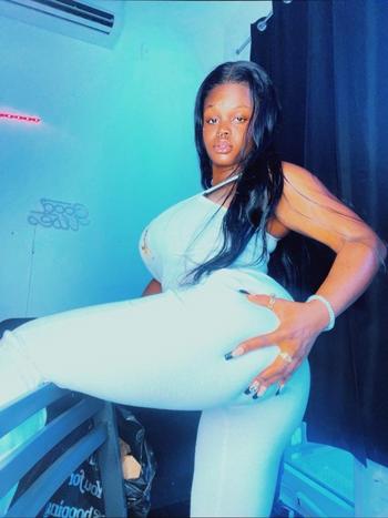Candi, 27  female escort, Queens