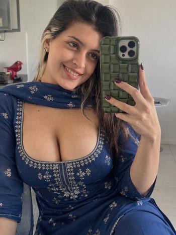 929-652-4115, 23  female escort, Queens