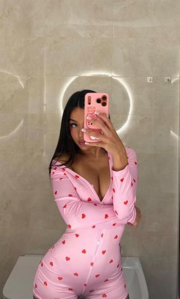 213-547-5003, 27  female escort, Queens